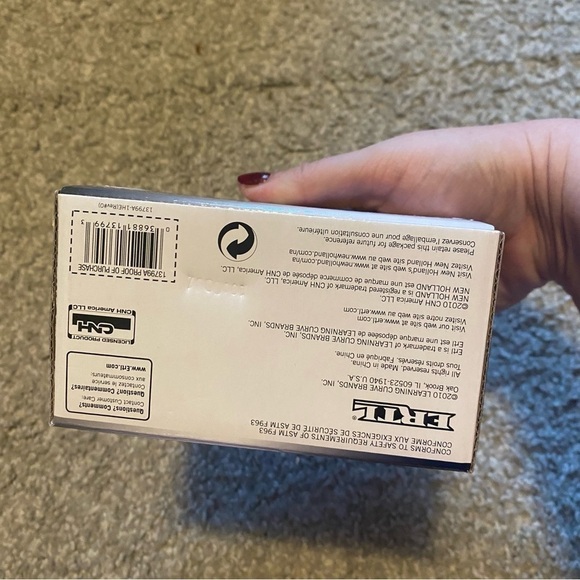 New Holland ERTL 2010 Power Command T7070 Tractor 1/64 Scale Die Cast Metal NEW - Picture 6 of 6